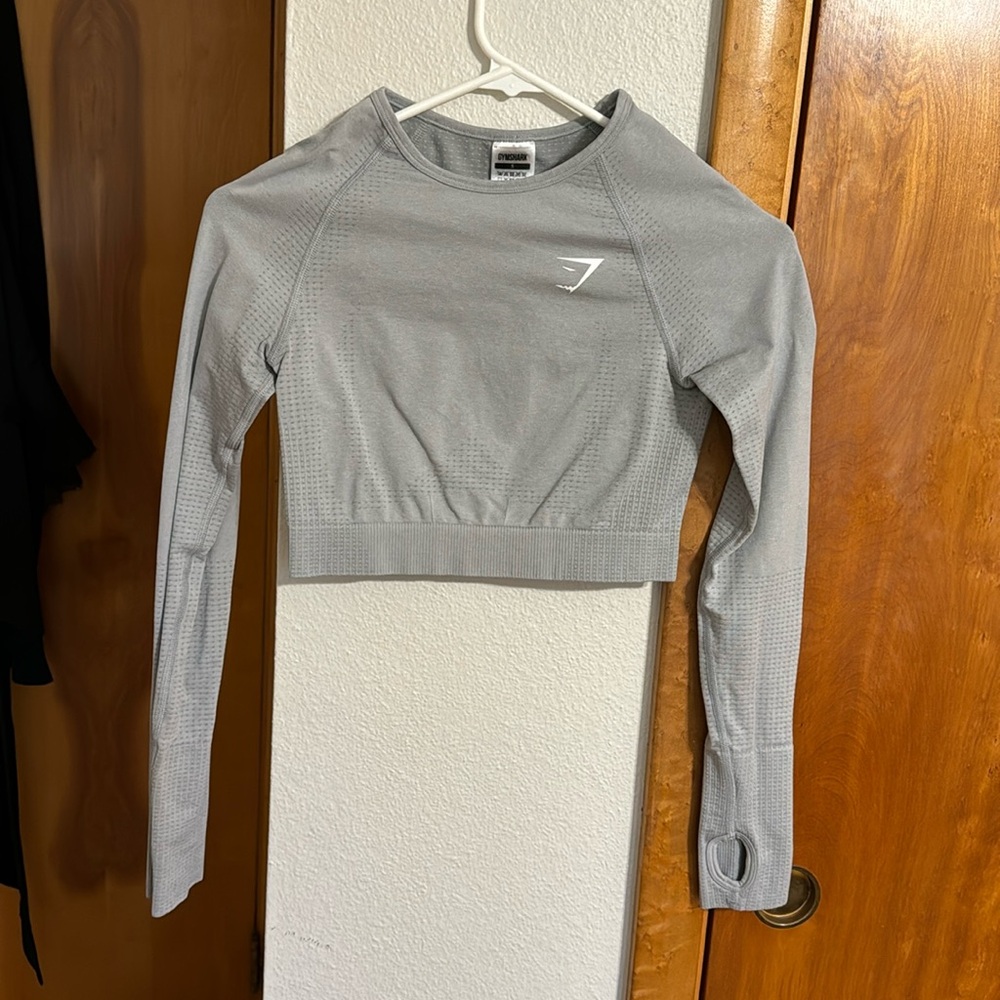 Gym shark crop top